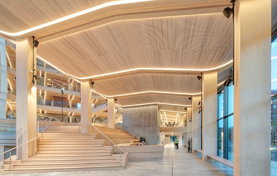 I 2019 åpnet Finansparken i Stavanger, et av Europas største næringsbygg i tre, med bærekonstruksjoner, himlinger og innredningsløsninger levert av Moelven.