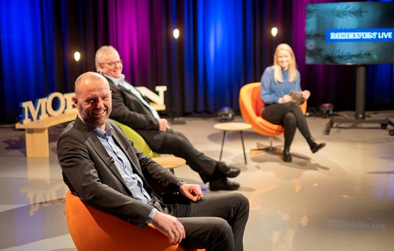 Divisjonssjef for Wood, Bjarne Hønningstad, konsernsjef Morten Kristiansen og programleder Nina Rundsveen i studio.
